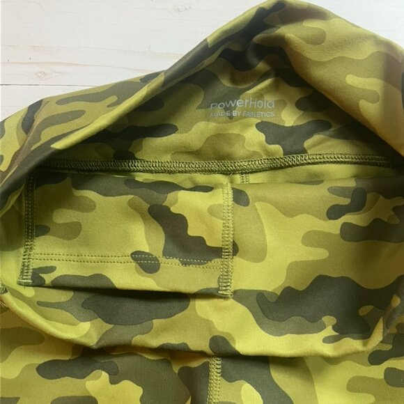 FableticsOn-The-Go PowerHold® High Waisted 6" Short| Waist 12" flat - Picture 5 of 7